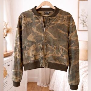 Distressed Camo Cropped Bomber Jacket Edgy Streetwear Utility Style 100% Cotton